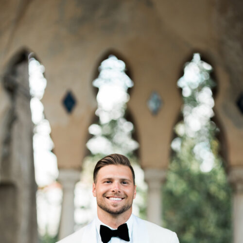 groom in villa cimbrone