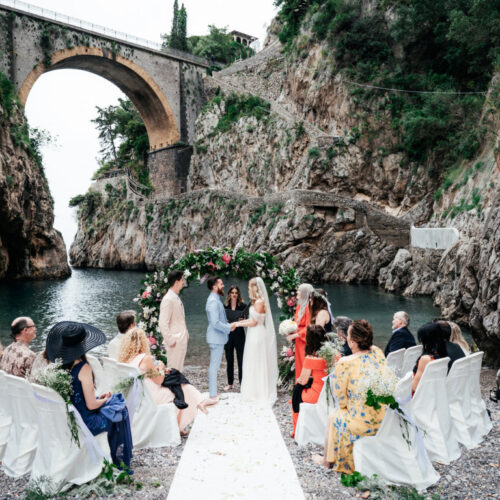 symbolic beach wedding in italy