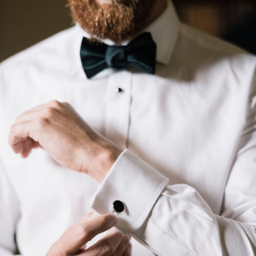 groom getting ready in amalfi coast